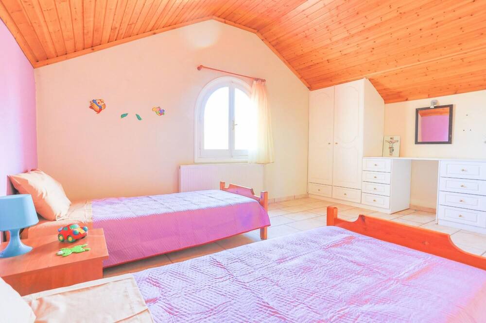 Photo of Bedroom in Petaleia