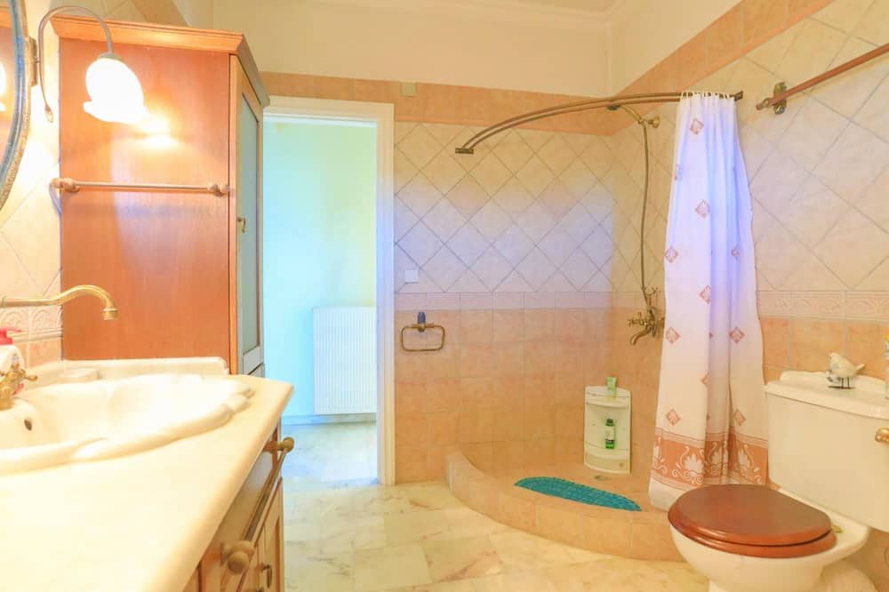 Photo of Bathroom in Petaleia