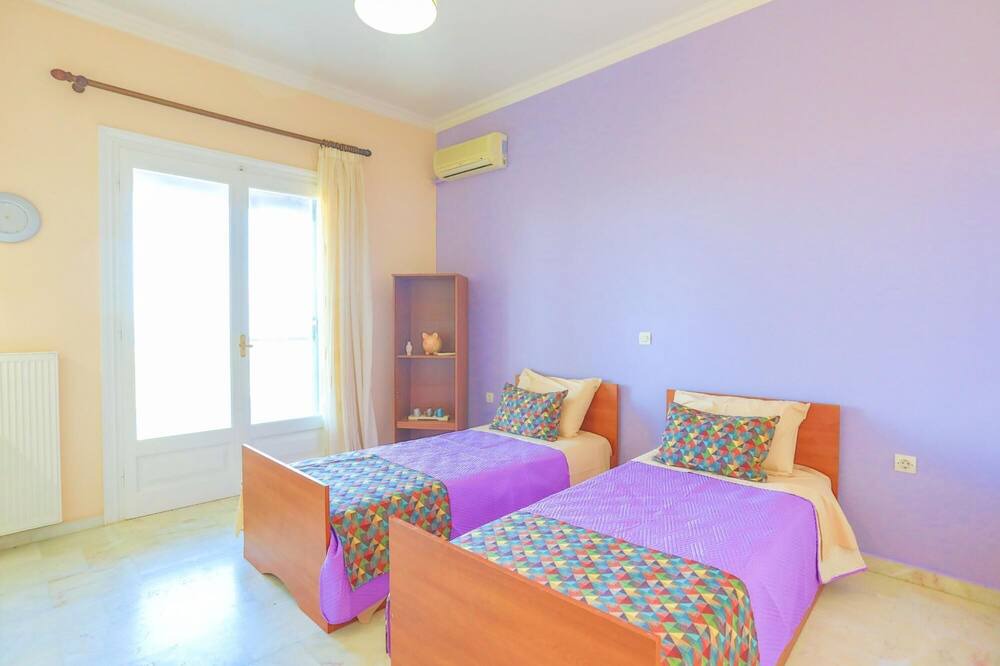 Photo of Bedroom in Petaleia