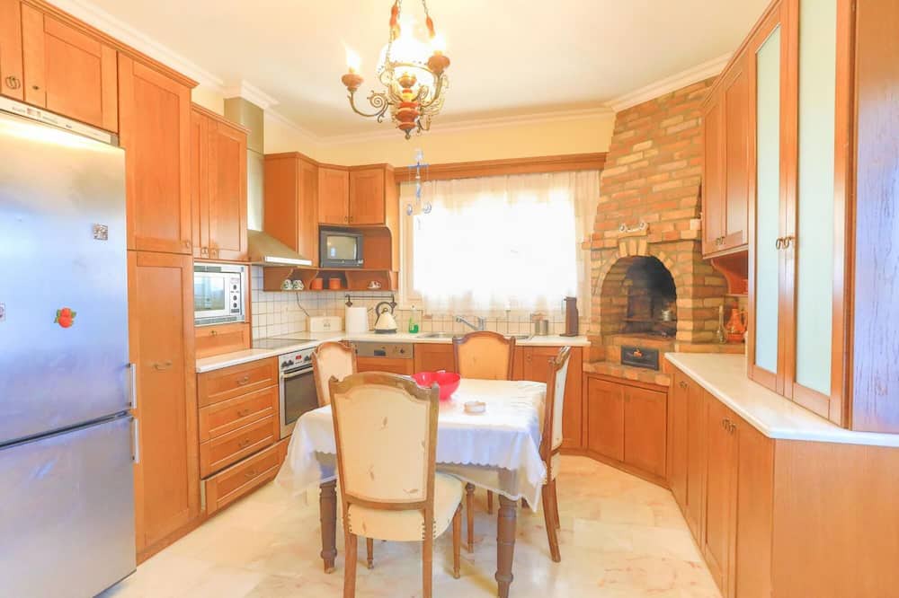 Photo of Kitchen in Petaleia