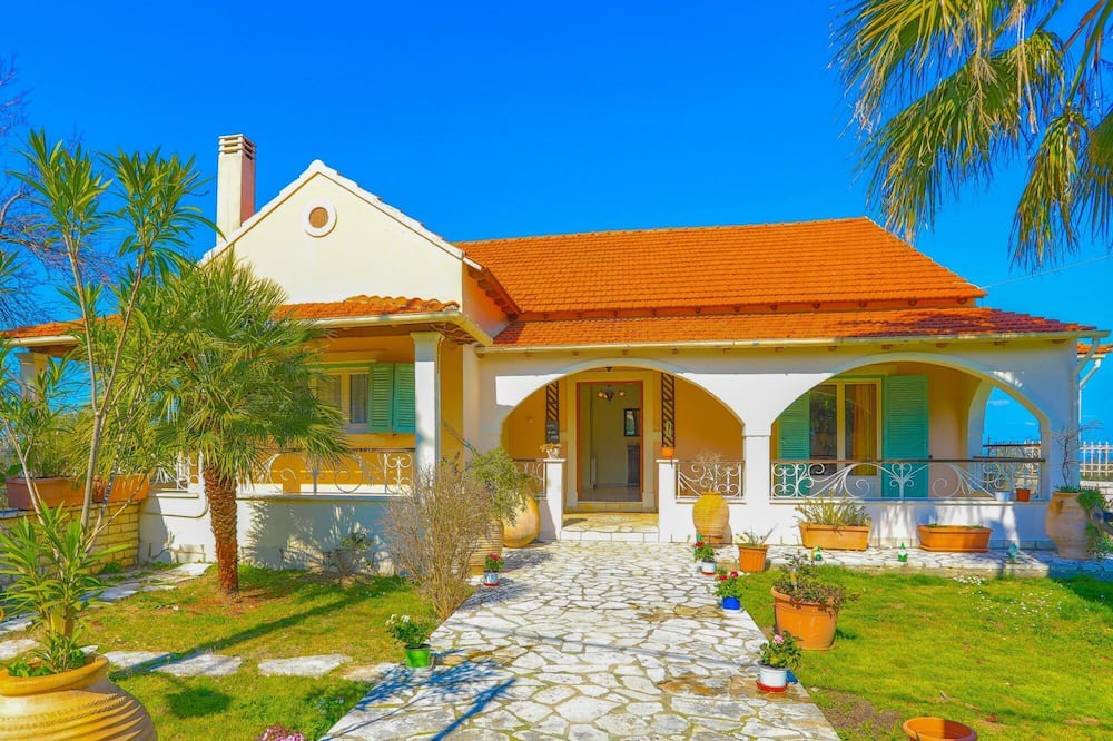 Photo of Outdoor in Petaleia