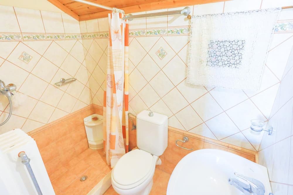 Photo of Bathroom in Petaleia