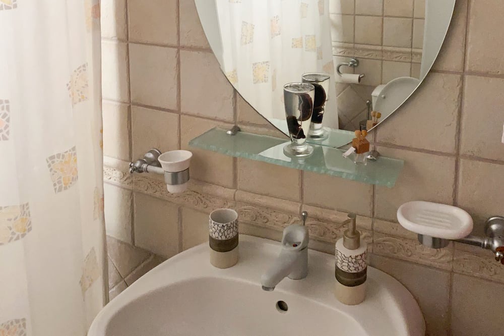 Photo of Bathroom in Corinthia Region