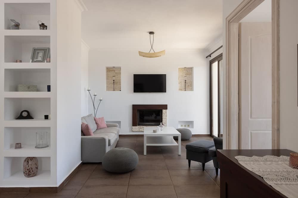 Photo of Livingroom in Peroulion