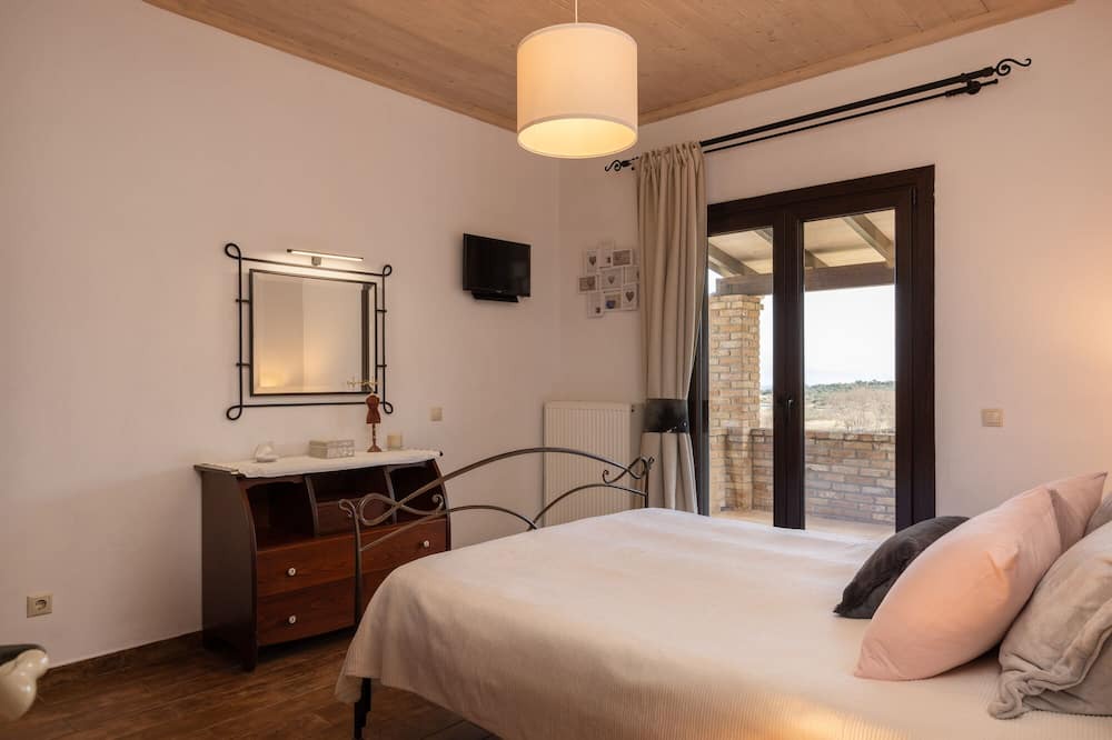 Photo of Bedroom in Peroulion