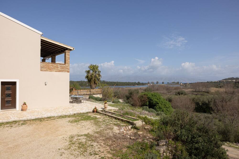 Photo of Outdoor in Peroulion
