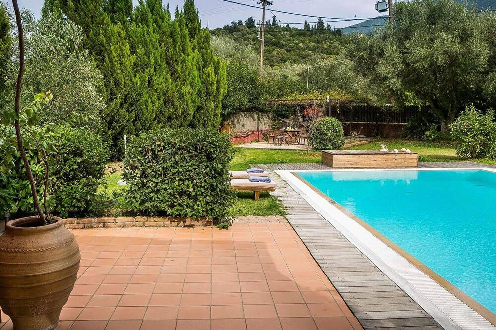 Photo of Outdoor in Mikros Gialos