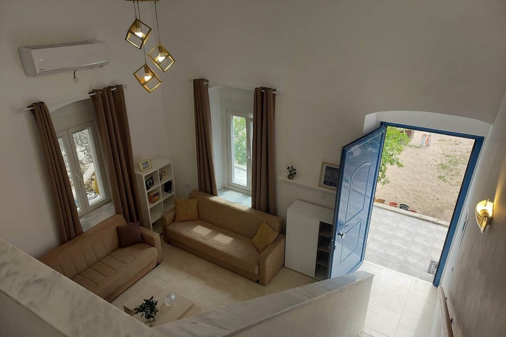Photo of Livingroom in Pothia
