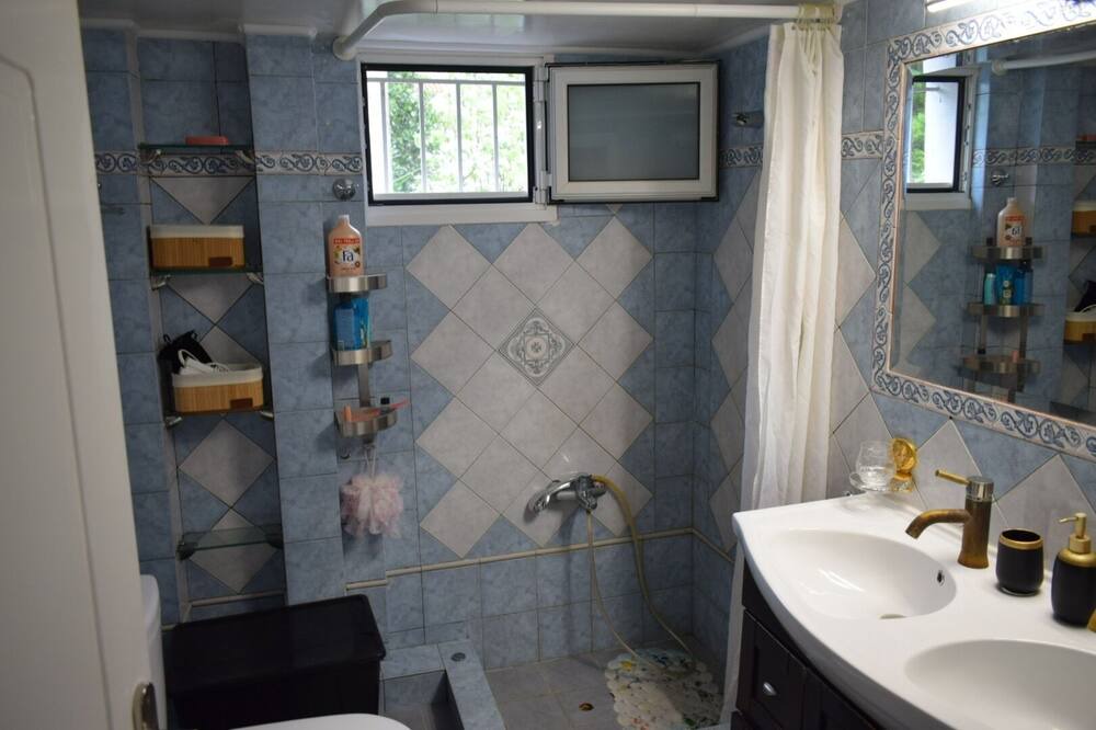 Photo of Bathroom in Markopoulo Mesogaias