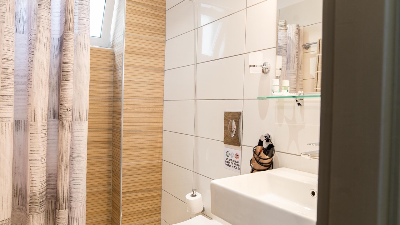 Photo of Bathroom in Lambi