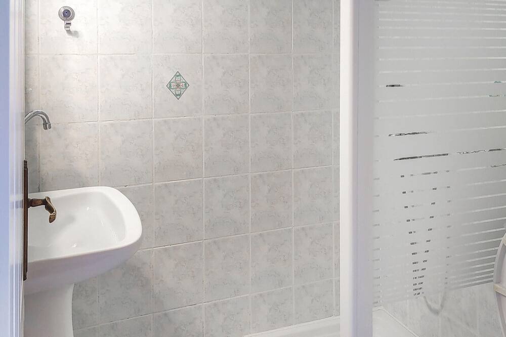 Photo of Bathroom in Longos