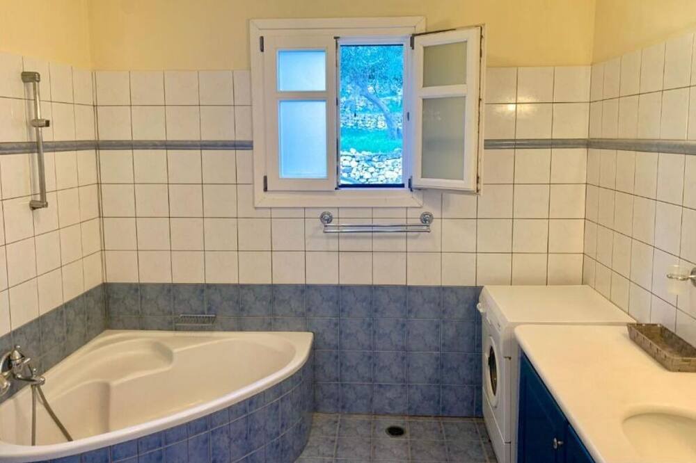 Photo of Bathroom in Aetos