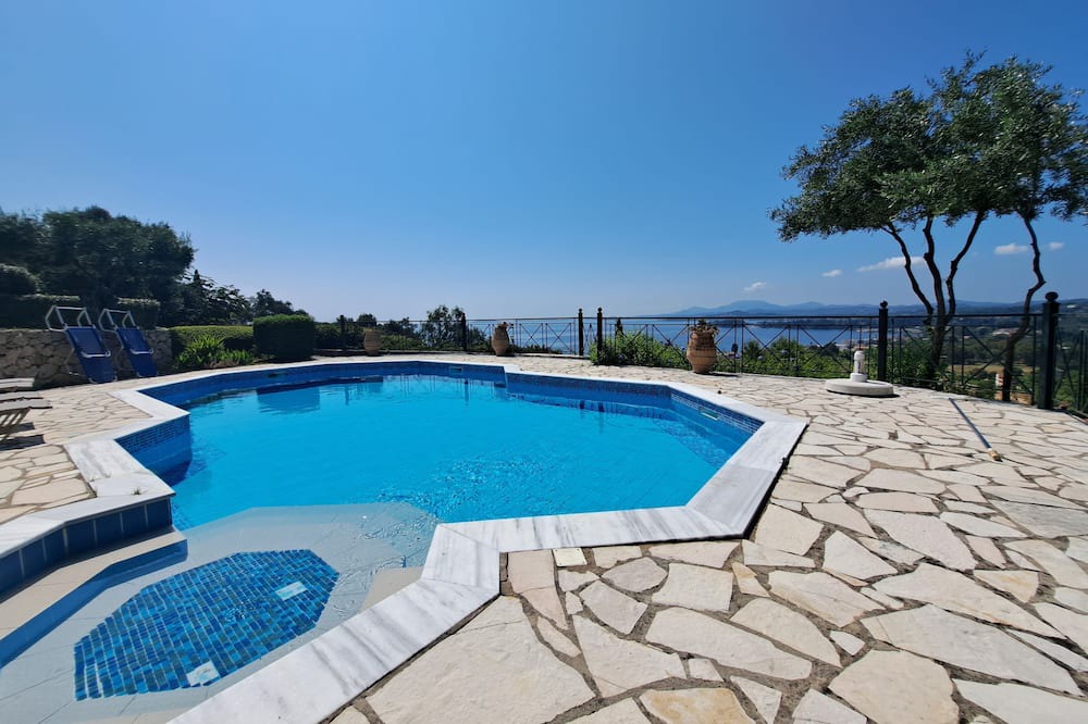Photo of Outdoor in Ipsos
