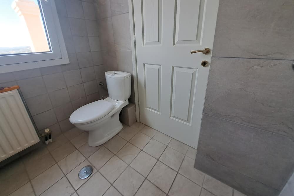 Photo of Bathroom in Ipsos