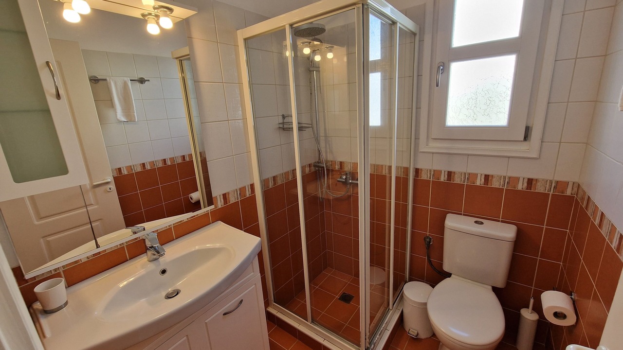 Photo of Bathroom in Paleopolis