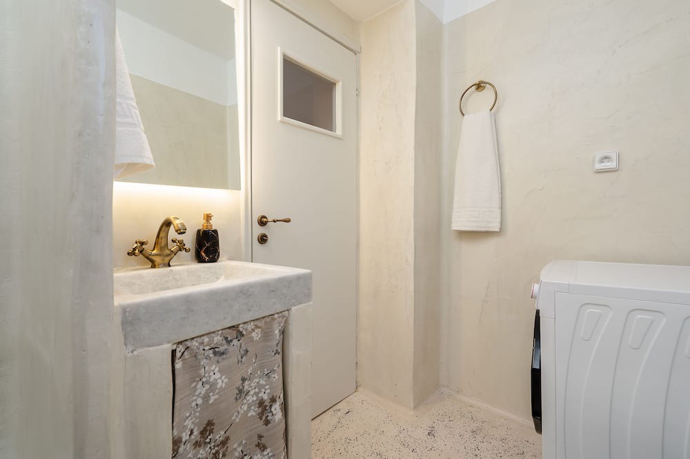 Photo of Bathroom in Filoti