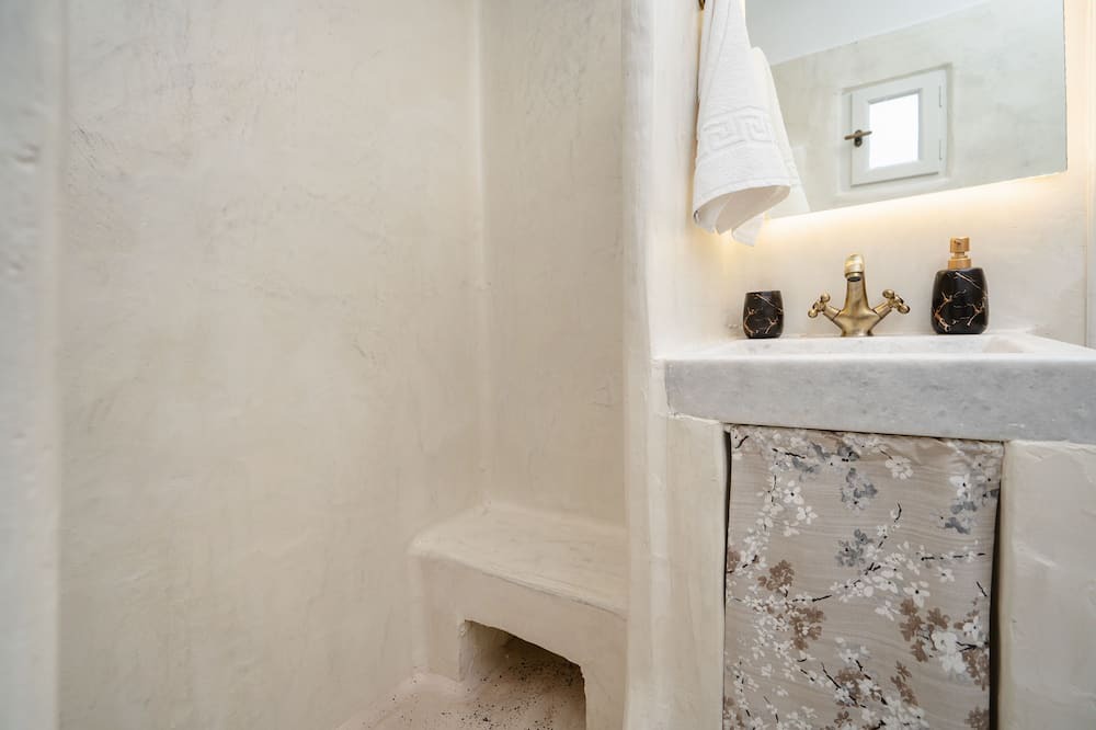 Photo of Bathroom in Filoti