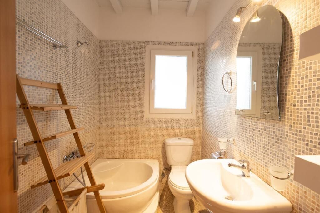 Photo of Bathroom in Ano Mera
