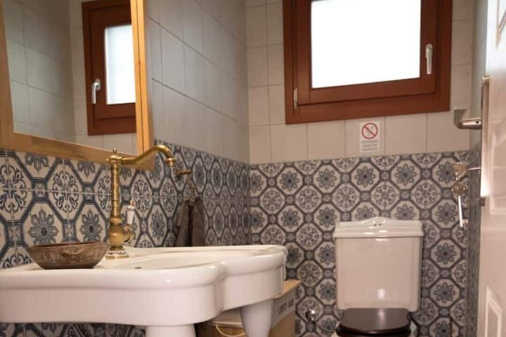 Photo of Bathroom in Gythio