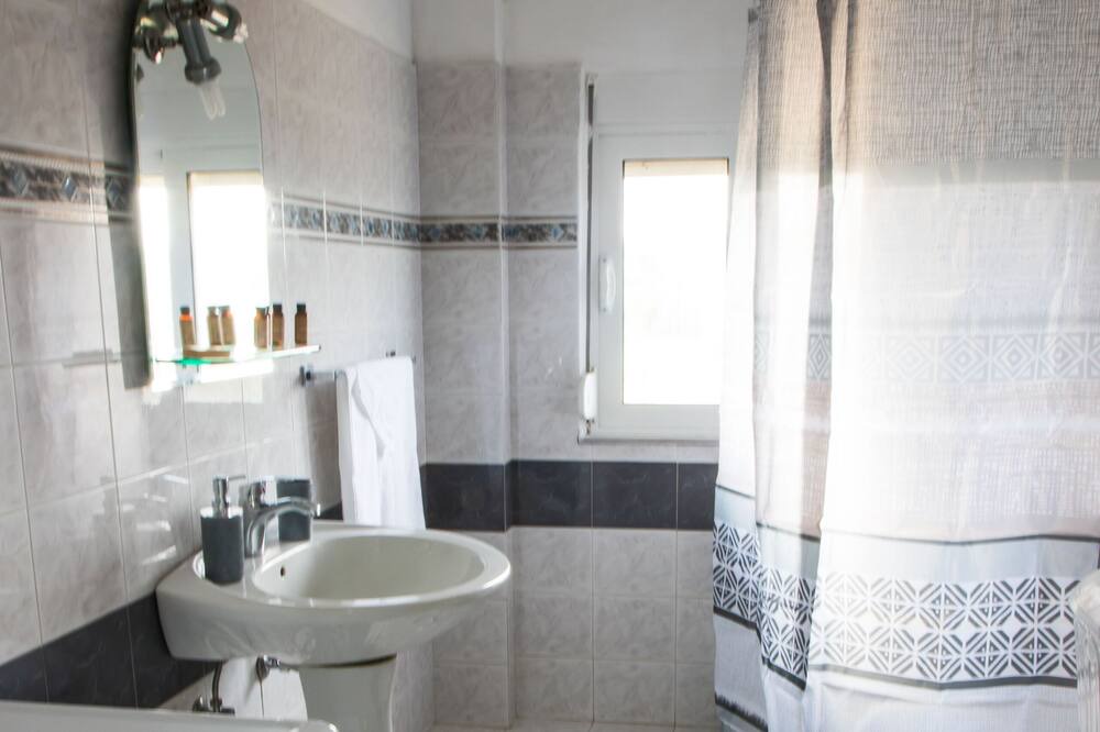 Photo of Bathroom in Asgourou