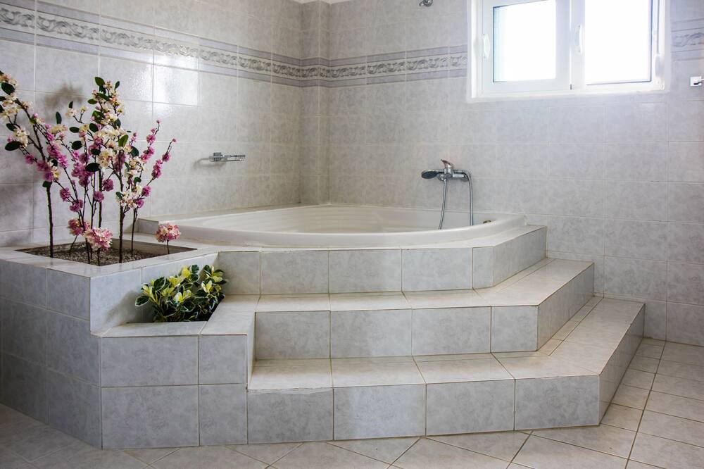 Photo of Bathroom in Asgourou