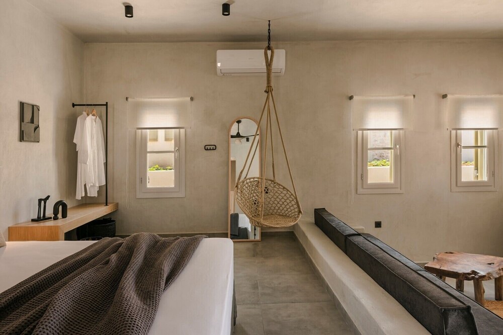 Photo of Bedroom in Frourion