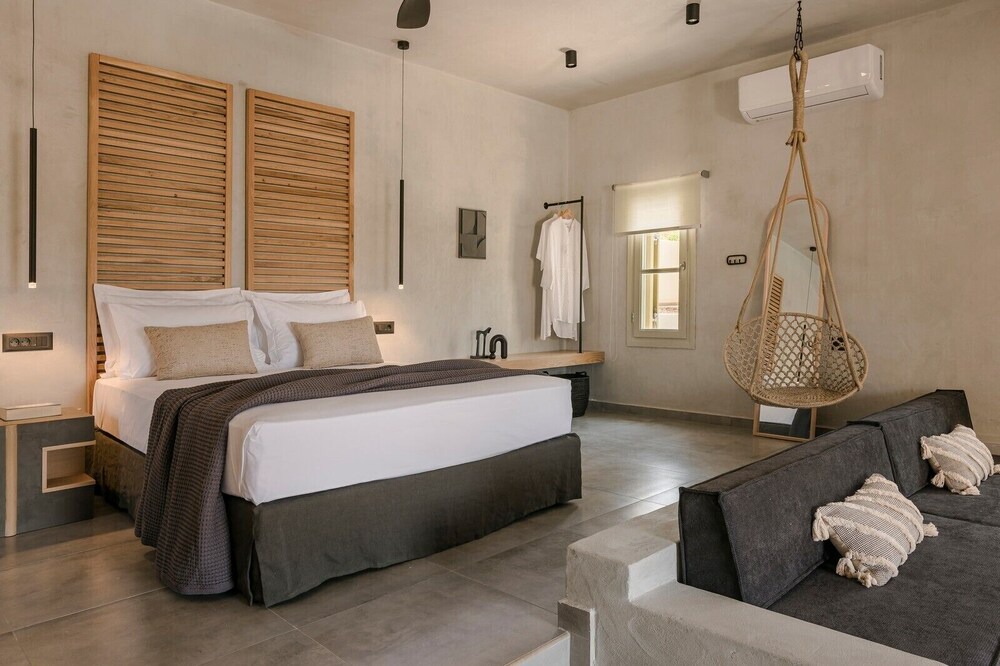 Photo of Bedroom in Frourion