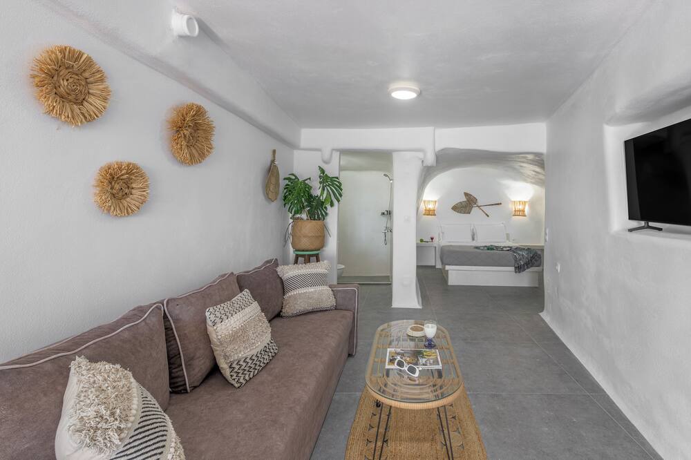 Photo of Livingroom in Mandrakia