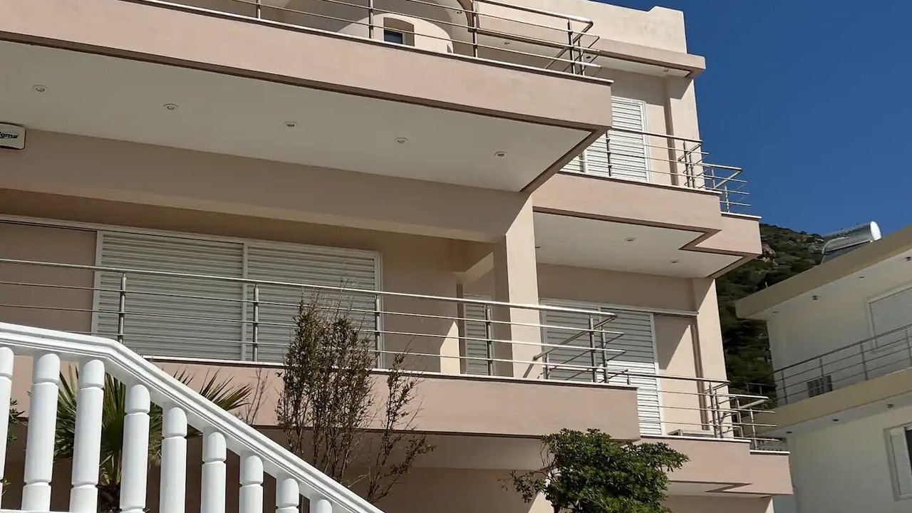 Photo of Outdoor in Kaki Thalassa