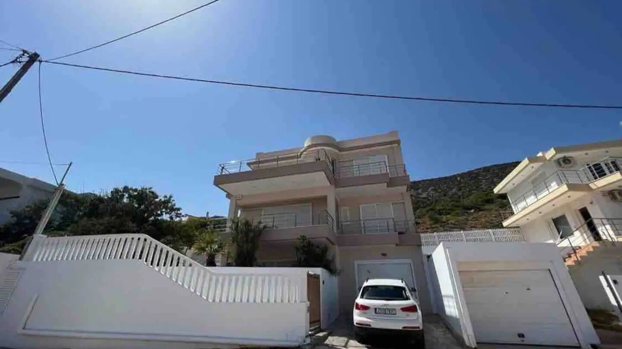 Photo of Outdoor in Kaki Thalassa
