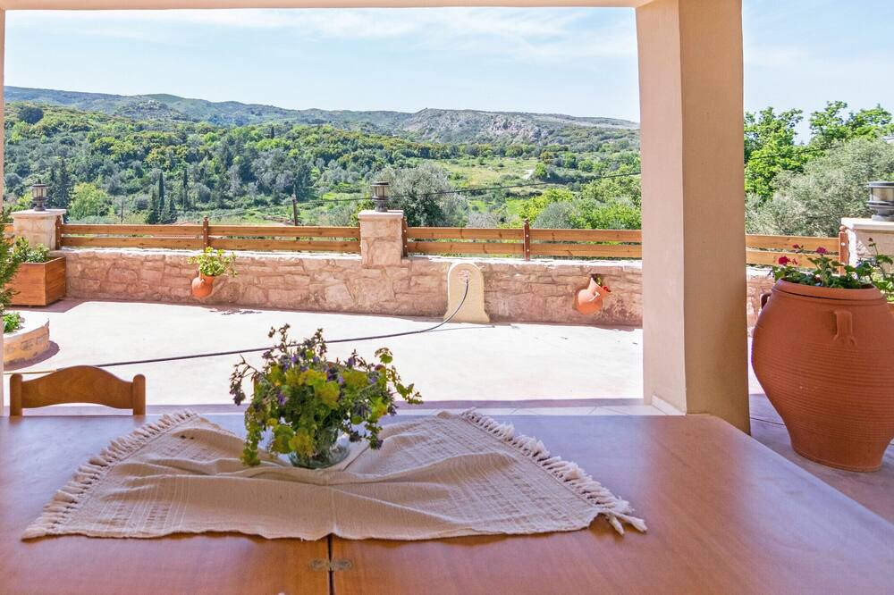 Photo of Outdoor in Amnatos