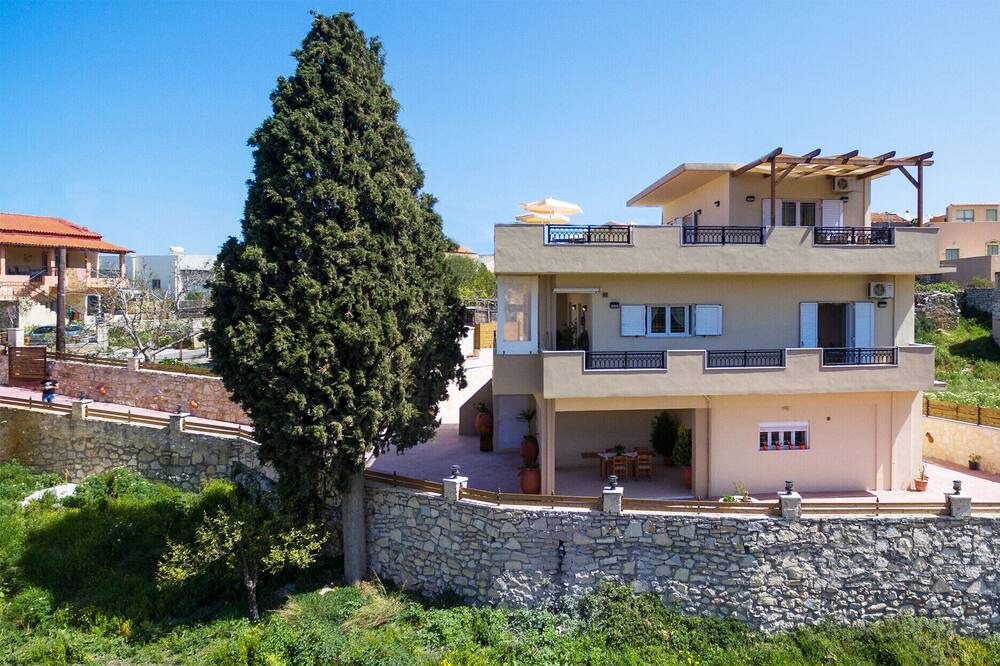 Photo of Outdoor in Amnatos