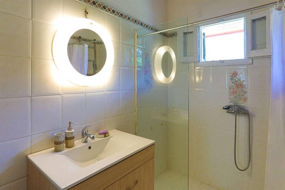 Photo of Bathroom in Arillas