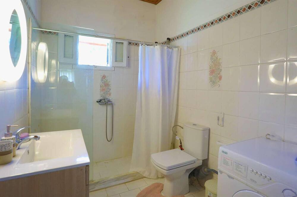Photo of Bathroom in Arillas