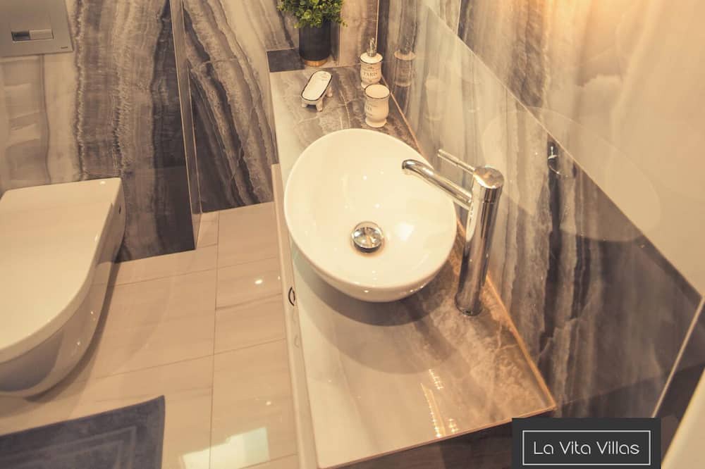 Photo of Bathroom in Mytikas