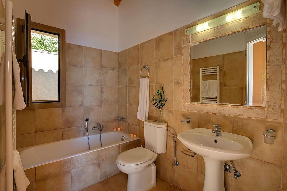 Photo of Bathroom in Skala