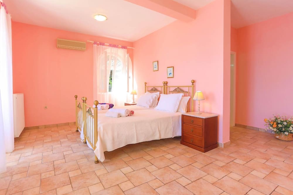 Photo of Bedroom in Katavolos