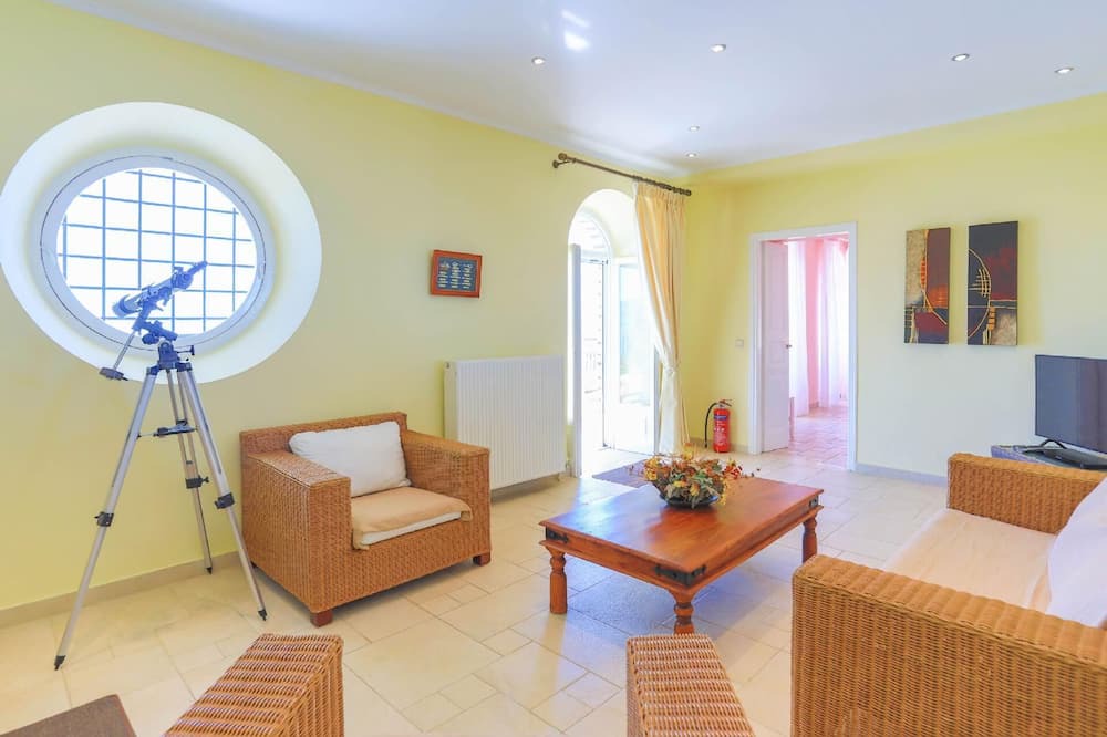 Photo of Livingroom in Katavolos