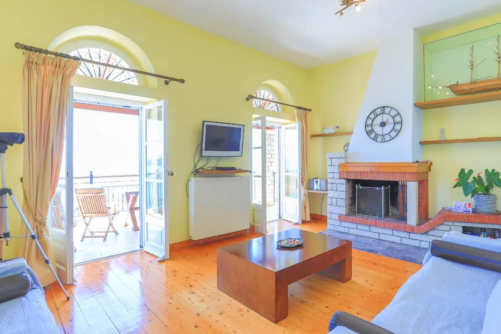 Photo of Livingroom in Katavolos
