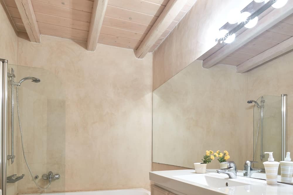 Photo of Bathroom in Pisses