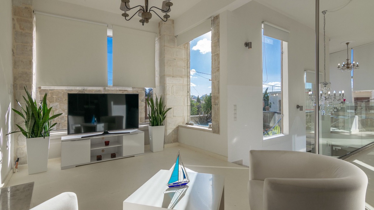 Photo of Livingroom in Armenoi