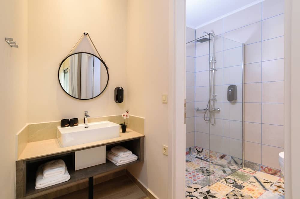 Photo of Bathroom in Platanos