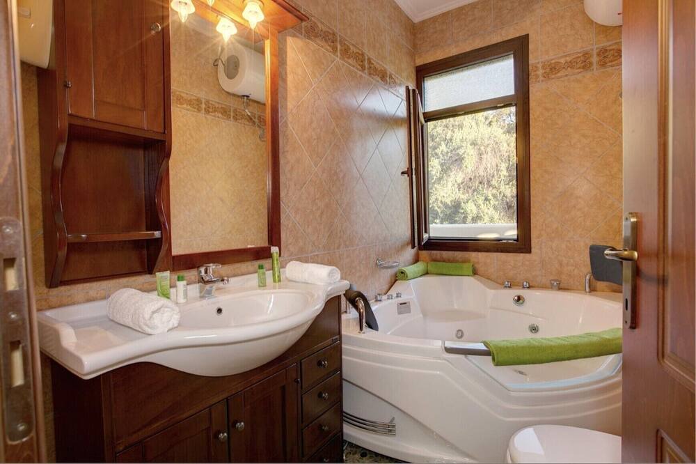 Photo of Bathroom in Paramonas