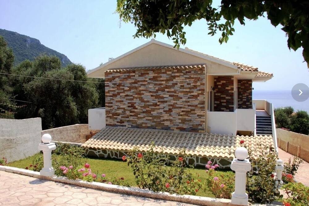 Photo of Outdoor in Paramonas