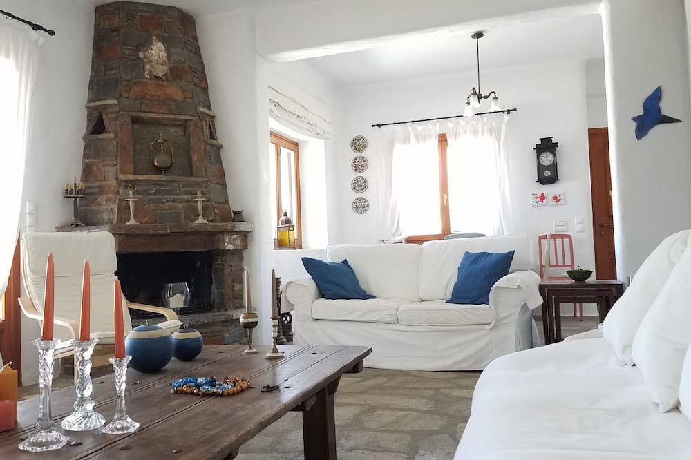 Photo of Livingroom in Koundouros