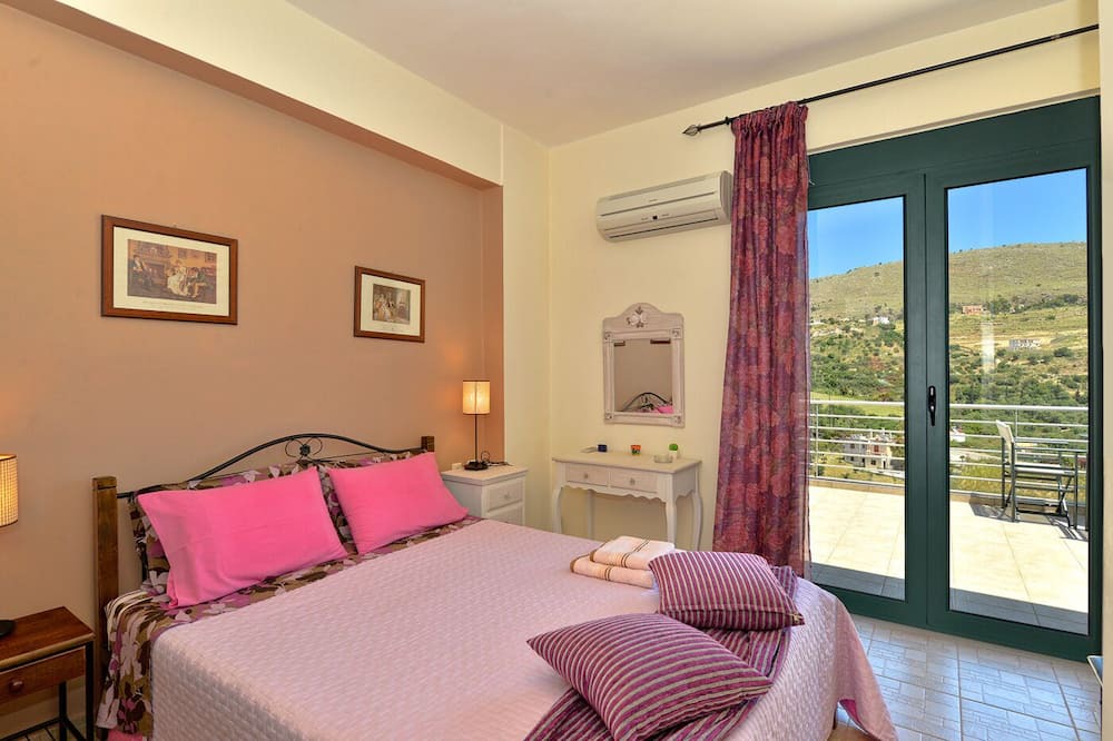Photo of Bedroom in Exopoli
