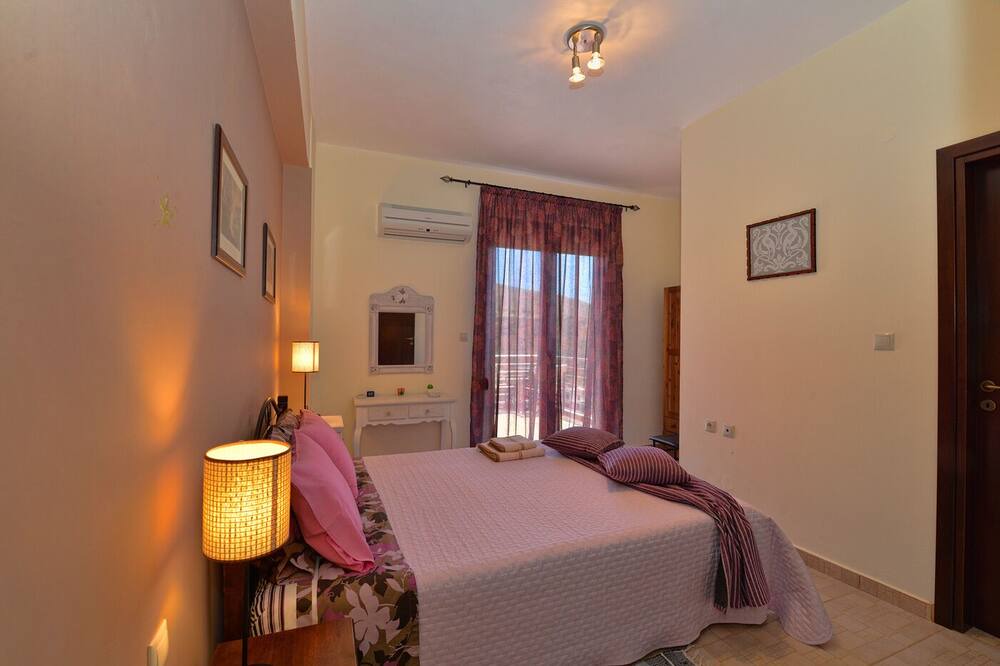 Photo of Bedroom in Exopoli