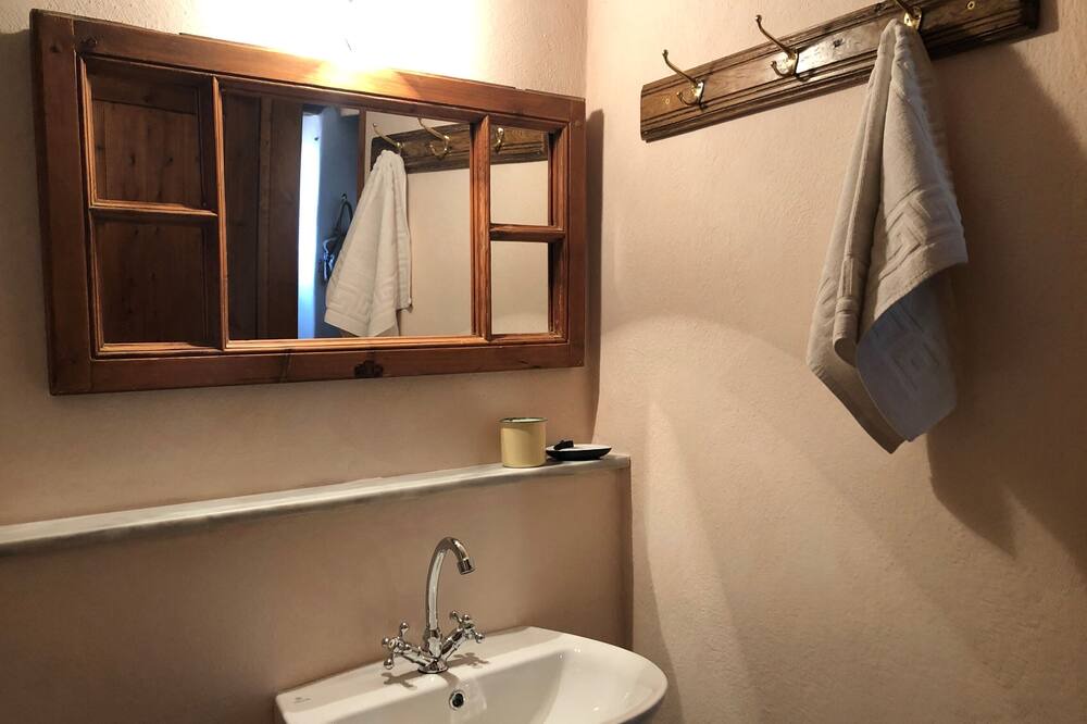 Photo of Bathroom in Volissos