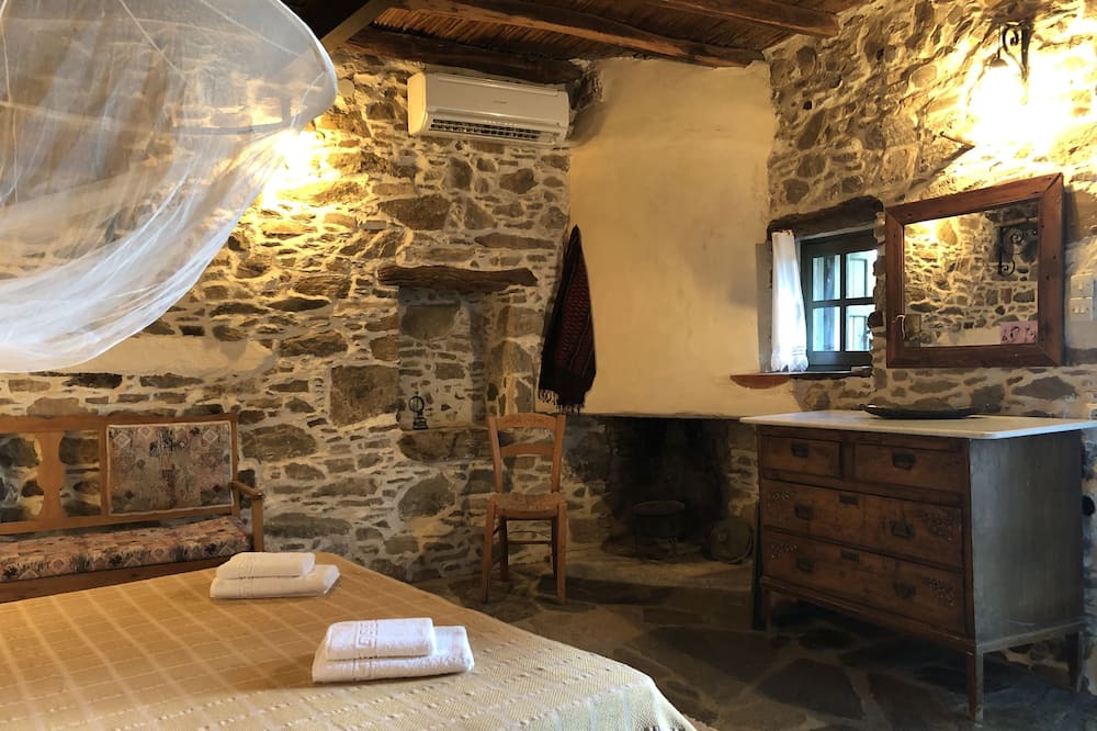 Photo of Bedroom in Volissos