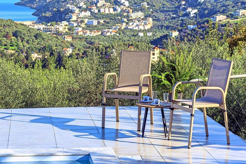 Photo of Patio Balcony in Douliana